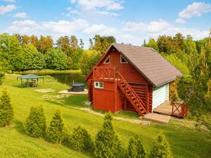 Peaceful Nature Cottage near Talsi with Hot Tub, Sauna & Pond, Camping Ives
