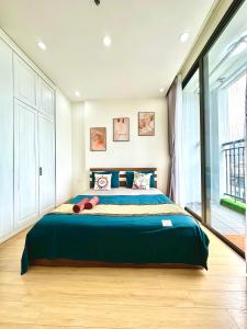 Premium Luxury Stu Apartment with Beautiful Skyline at Vinhomes Green Bay Hanoi
