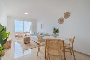 Luxurious 2-Bedroom Apartment with Ocean View in Costa Adeje
