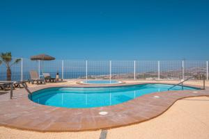 Luxurious 2-Bedroom Apartment with Ocean View in Costa Adeje