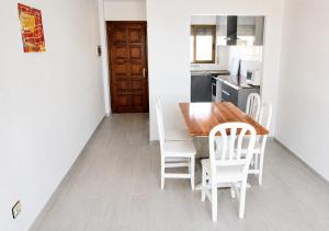 Turyva Tarongers 3 - Modern 2 Bed Holiday Apartment for Families & Couples