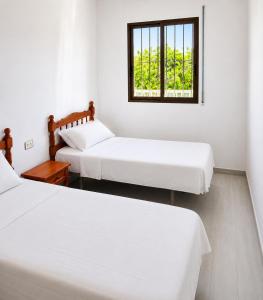Turyva Tarongers 3 - Modern 2 Bed Holiday Apartment for Families & Couples