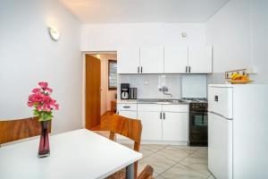 Mira & Ivan Apartments with Terrace and Parking by Irundo