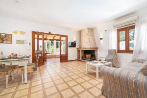 YourHouse Crestaix finca with pool