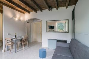 GuestHost - Lovely Lakefront Studio-Flat
