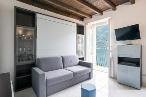 GuestHost - Lovely Lakefront Studio-Flat