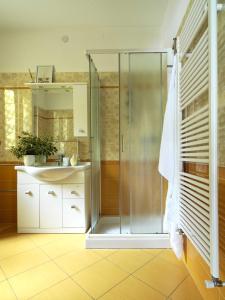 Sunny View Lake Como Apartment