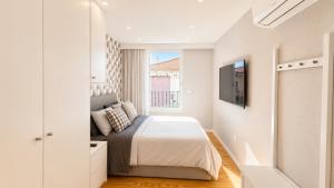 Elegant 1BR Free Parking Near Metro and Dom Luis I