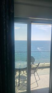 Eddys Luxury Suites - Ilyonis