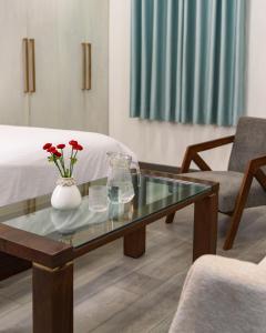 Ember House King Bed Bathtub Private quiet