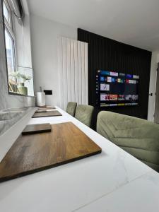 Modern home for family, friends and contractors