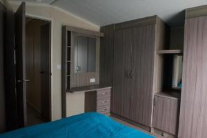 Stunning 6 Berth Caravan For Hire At Norfolks Seashore Haven Park Ref 22005Ev