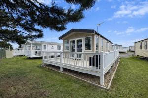 Lovely 8 Berth Caravan For Hire At Norfolks Seashore Haven Park Ref 22044G