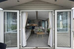 Lovely 8 Berth Caravan For Hire At Norfolks Seashore Haven Park Ref 22044G