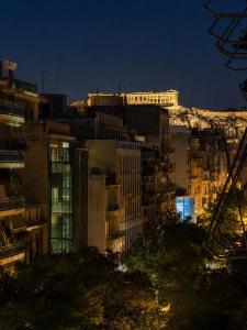 Athens Acropolis View Balcony 2 Min to Metro