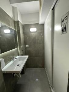 Queen-V Hostel