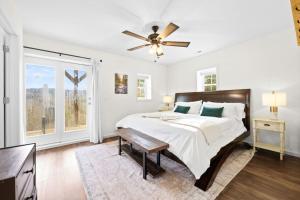 Avas Place - Stunning Mountain Views, Deck, Fire Pit and Hammock