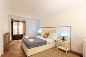 Charming Oltrarno Historic 3 Bedrooms Apartment