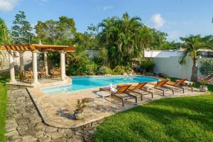 5 Bedrooms - Private Pool - 10,000sqft