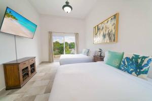 5 Bedrooms - Private Pool - 10,000sqft
