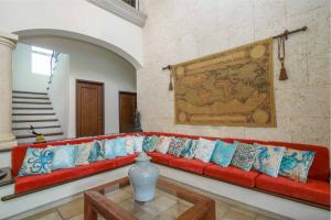 5 Bedrooms - Private Pool - 10,000sqft