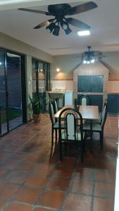 Casa Luminosa Con patio y garaje