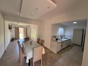 Casa Luminosa Con patio y garaje