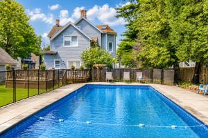 Pool House Near NYC FIFA Stay for Groups