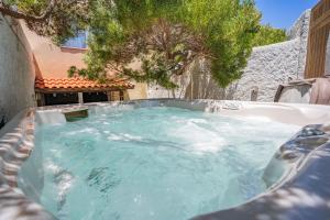 Magical Loft, Private Jacuzzi & Paradise Beach