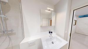 Central 2BR Apartment Zurich District 6 - Near City Centre