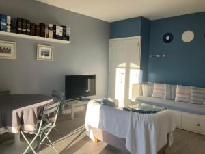 Aile indépendante dune grande villa avec terrasse
