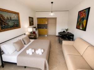 Tirrenia beach house - sea front with private beach