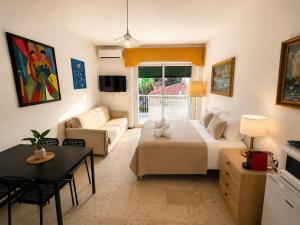 Tirrenia beach house - sea front with private beach