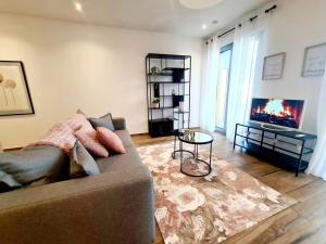 Sophisticated 2BR w terrace&parking spaces