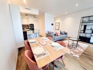 Sophisticated 2BR w terrace&parking spaces