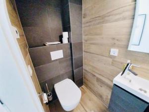 Sophisticated 2BR w terrace&parking spaces