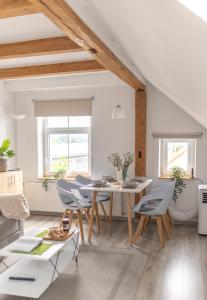 LUNA apartamenty - klimatyczne apartamenty na poddaszu - Góry Sowie - Jezioro