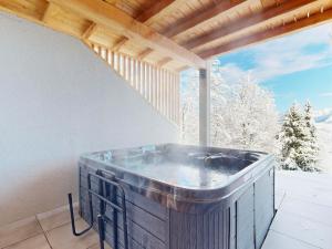 Chalet 5* avec spa et jacuzzi · 15 personnes · accès pistes · parking privé - FR-1-267-310