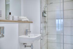Manchester, Eccles 2 bedroom & 1 bedroom apartments, close to old Trafford, Salford, Manchester