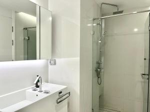 Sukhumvit 11#Luxury#Pool#Gym#BTS Nana&MRT Sukhumvit#1BR#Max2ppl