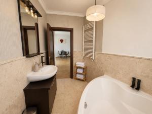 APARTAMENT BANEASA SISESTI BY ALE 2 self check-in
