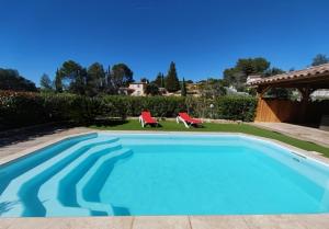 Jolie villa avec piscine et terrain de pétanque rénovée