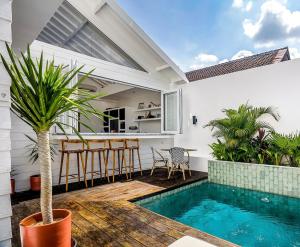 2BR Canggu Villa - Private Pool & Billiards