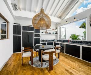 2BR Canggu Villa - Private Pool & Billiards