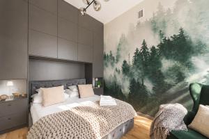 Old Town Apartment with balcony AC WiFi Smart Tv King Size Bed Parking