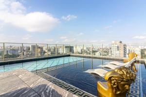 1903- Studio Versace completo, com ar condicionado em condominio de Luxo - Vista urbana, rooftop e piscina na Zona Sul de SP