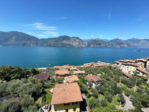 APPARTAMENTO IRIDE TOP FLOOR amazing lake view