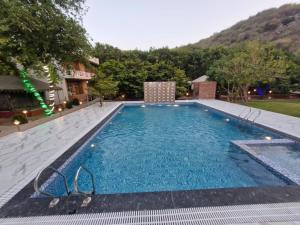 Aravalli Hills golden farm, Luxury Tents & AC rooms with scenic views