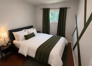 Central Cozy 2BR Stay Near Downtown & Zoo
