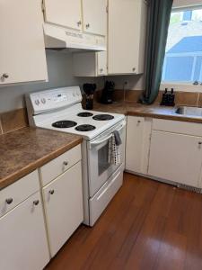 Central Cozy 2BR Stay Near Downtown & Zoo